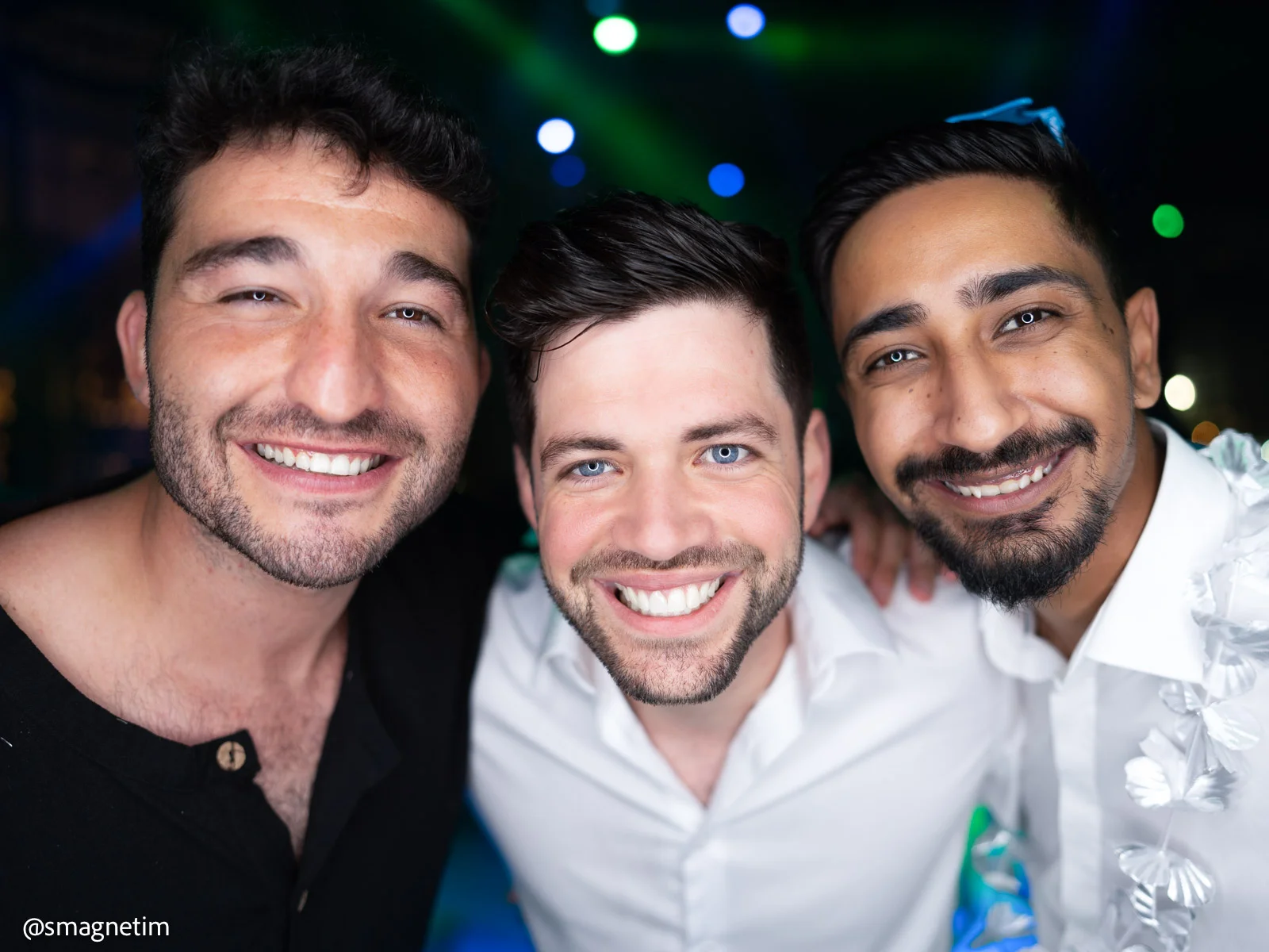 צילום מגנטים ברינג לייט - חיוך רחב